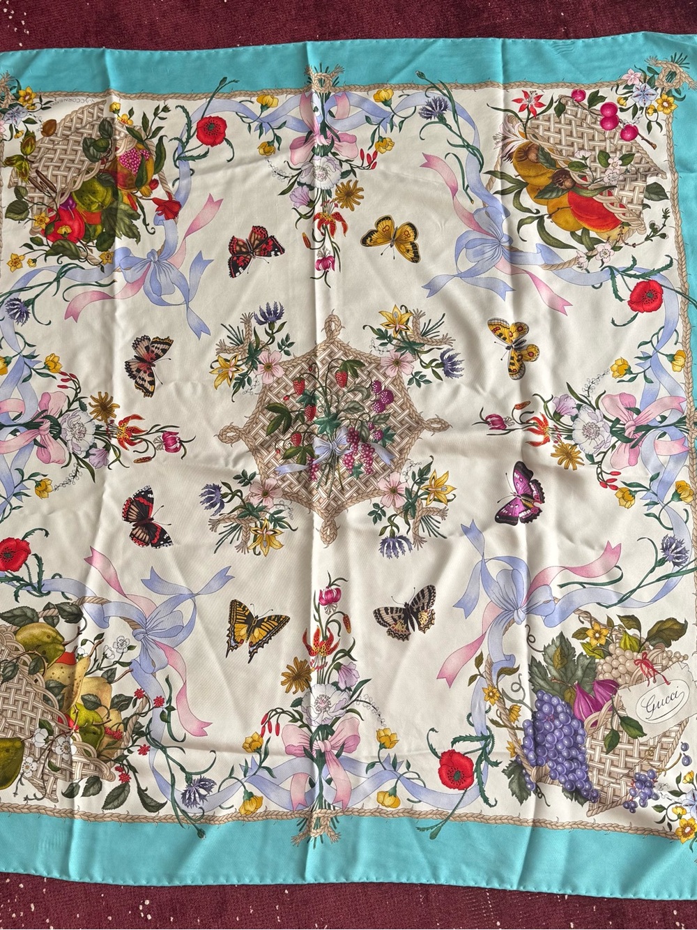 Gorgeous Gucci Vintage Silk  Designer Scarf by V.ACCORNERO - Picture 2 of 6